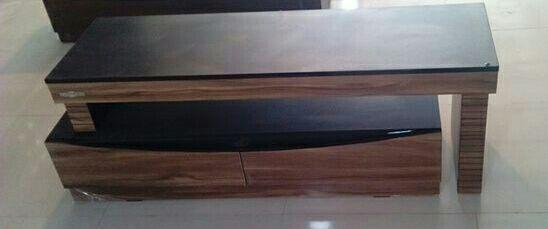 میز تلویزیون رنگی